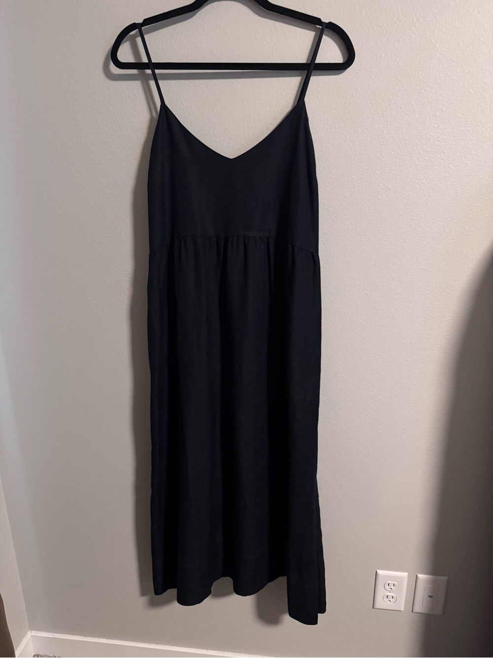 Evereve Dark Navy Linen Blend Midi Dress